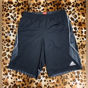 Adidas basketball 🏀 shorts 🩳 medium men’s